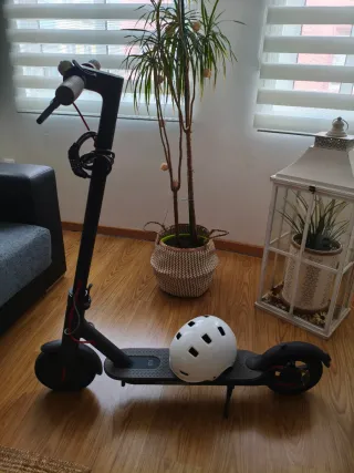 Patinete Eléctrico Xiaomi + Casco Blanco