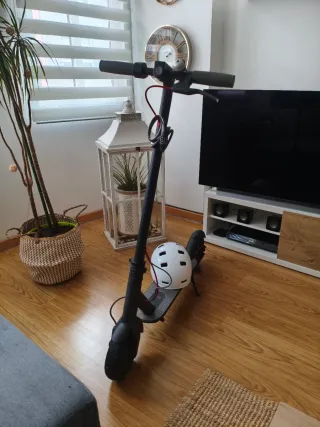 Patinete Eléctrico Xiaomi + Casco Blanco