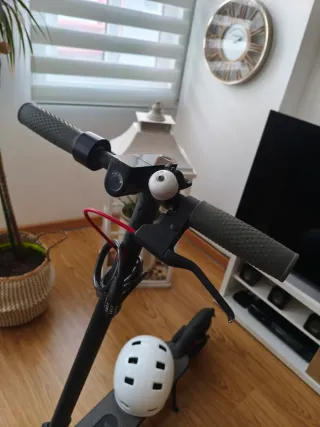 Patinete Eléctrico Xiaomi + Casco Blanco