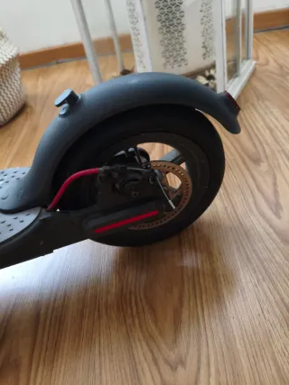 Patinete Eléctrico Xiaomi + Casco Blanco