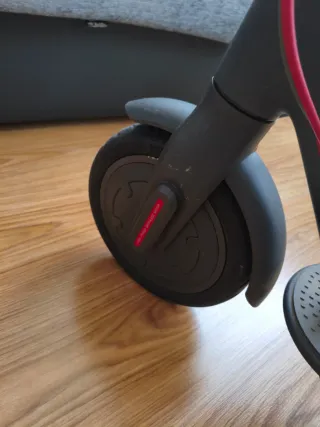 Patinete Eléctrico Xiaomi + Casco Blanco