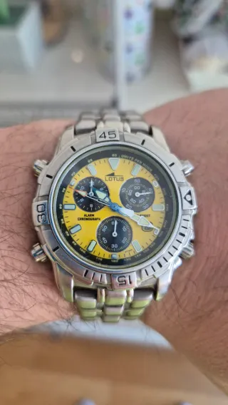 Reloj Lotus Cronógrafo Amarillo y Plateado