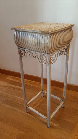 Cabecero y mesita de noche