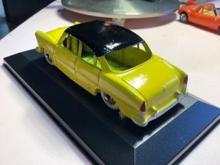 Coche Simca Versalles 1/43 Dinky Toys