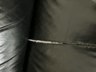 Lote 3 divani in pelle nera e sgabello