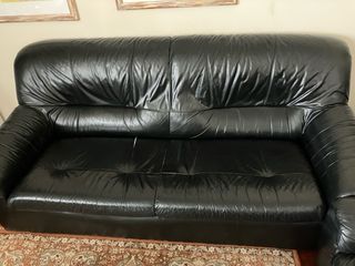 Lote 3 divani in pelle nera e sgabello