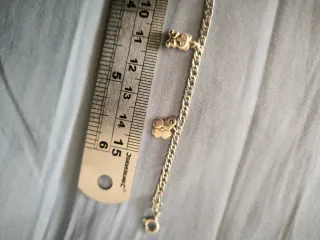 Pulsera de plata con charm de trébol