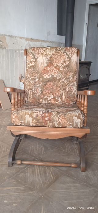 Sillón balancín de madera