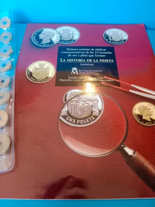Hoja con monedas pesetas antiguas