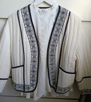 Conjunto Chaqueta y Blusa Elegante