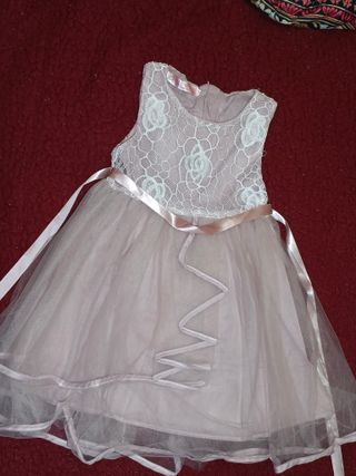 Vestido de bebé rosa con encaje