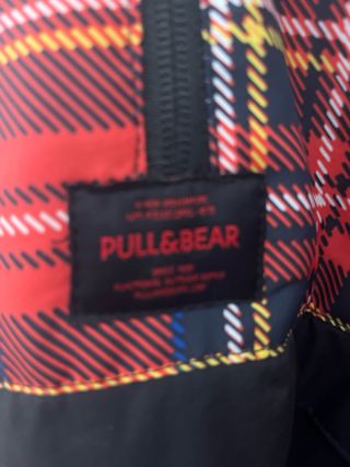 Anorak Pull and Bear cuadros rojo talla M