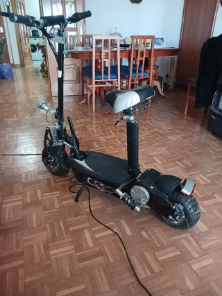 Patinete eléctrico con asiento