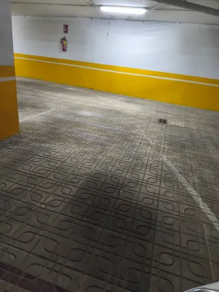 Alquilo plaza de garaje en Musso Valiente 2