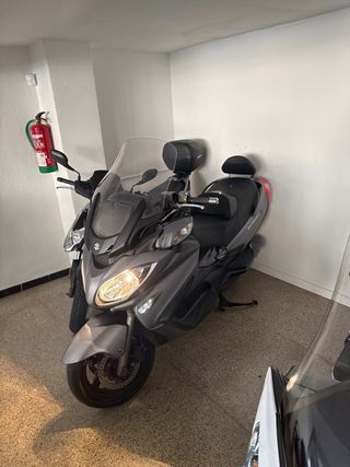 Suzuki Burgman 650 Maxi Scooter Gris