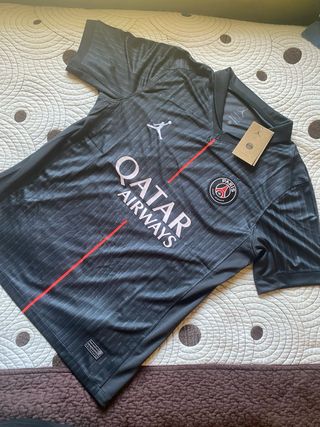 Camiseta Jordan PSG Negra y Roja