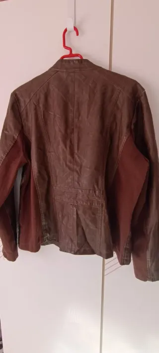 Chaqueta polipiel marrón