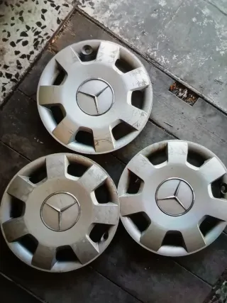 3 Tapacubos Mercedes Vito 16