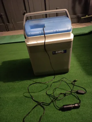 Nevera eléctrica Ezetil con adaptador