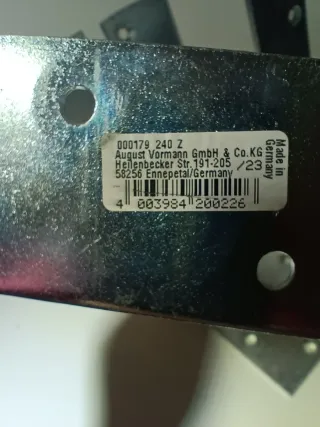 Escuadras metálicas para construcción