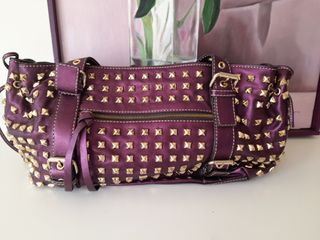 Bolso Morado con Tachuelas Doradas
