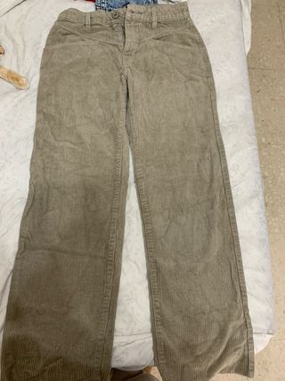 Pantalones cargo negros con costuras blancas
