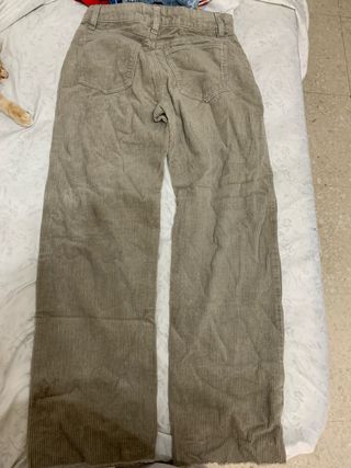 Pantalones cargo negros con costuras blancas