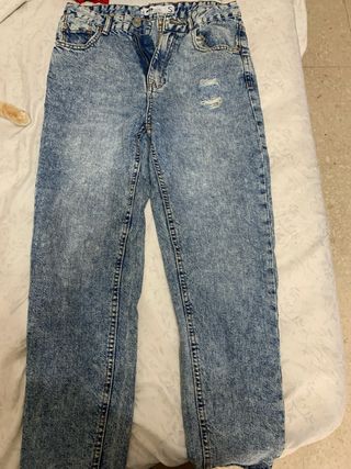 Pantalones cargo negros con costuras blancas