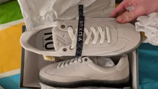 Zapatillas YUXUS Beige/Gris Nuevas