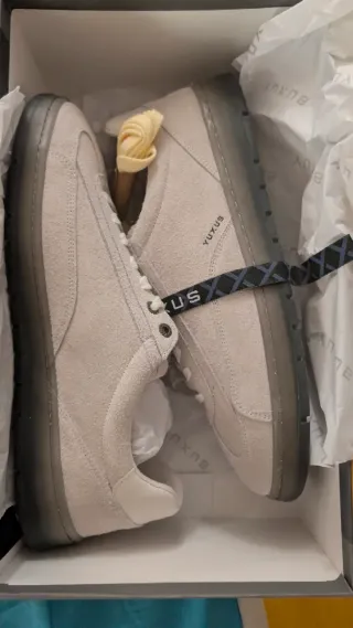 Zapatillas YUXUS Beige/Gris Nuevas