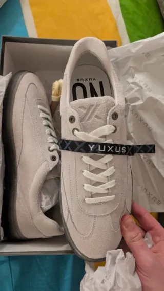 Zapatillas YUXUS Beige/Gris Nuevas
