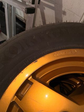 Neumatico seminuevo 195 70 R14