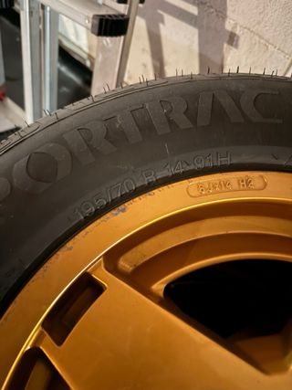 Neumatico seminuevo 195 70 R14