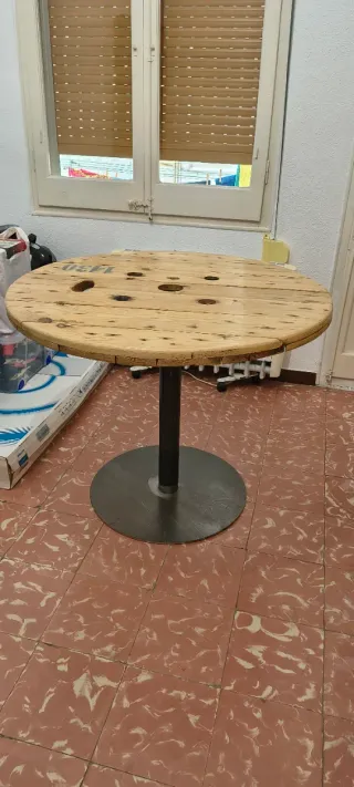 Mesa madera maciza con base de hierro