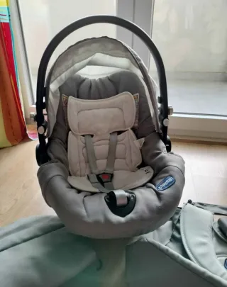 Ovo Chicco com redutor, tapa pés e saco maternidad