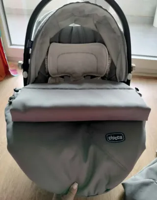 Ovo Chicco com redutor, tapa pés e saco maternidad