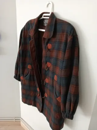 Chaqueta cuadros escoceses marrón y azul