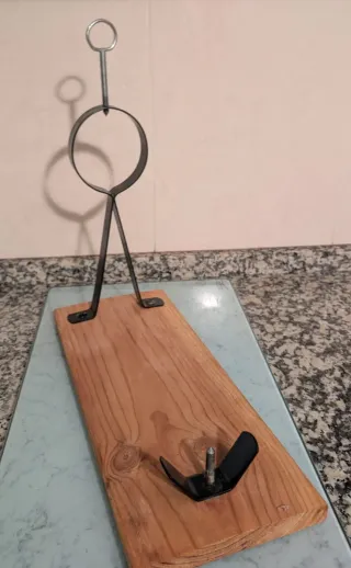 Jamonero de madera y metal