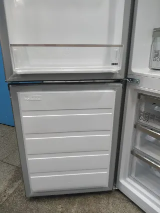 Nevera Combi Midea 1.80x55cm, No Frost