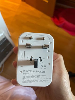 Adaptador Enchufe Universal DECOLE