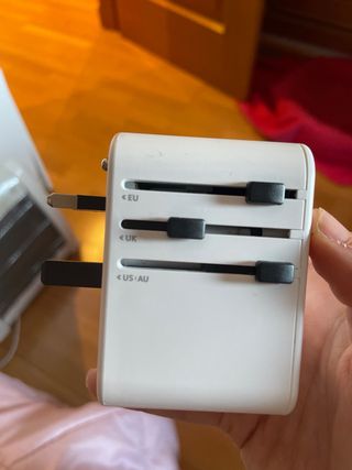 Adaptador Enchufe Universal DECOLE