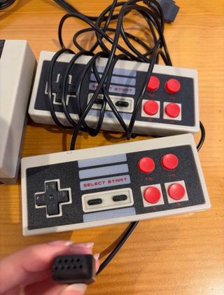 Consola con juegos clásicos con 2 Mandos