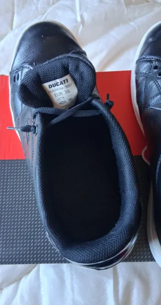 Scarpe Ducati nere con lacci