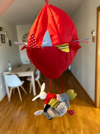 Colgador infantil para cuna