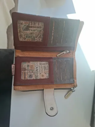 Monedero Sally Chen azul y beige