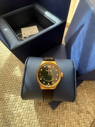 Reloj Swarovski City Oro Rosa y Cuero Negro
