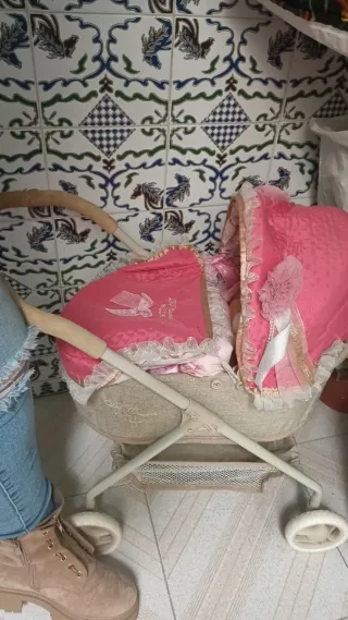 Carrito de muñecas rosa