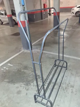 Porta abiti in metallo nero