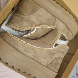 Botas nuevas T.39 beige/marrón