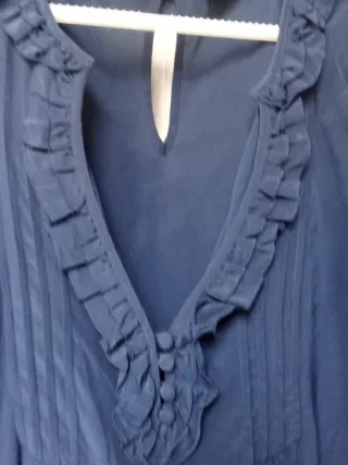 Vestido camisero azul con volantes